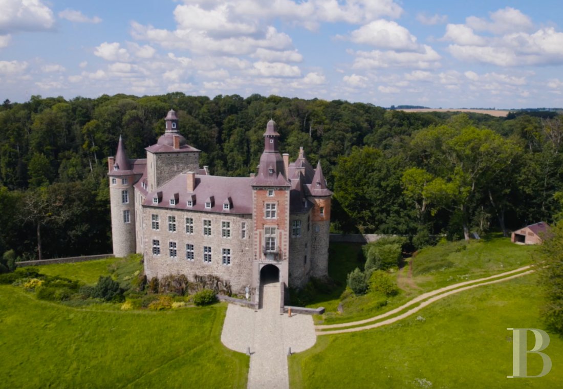 A chateau-fortress with a one hundred hectare estate in the county of Namur, to the south of Brussels in Belgium - photo  n°37